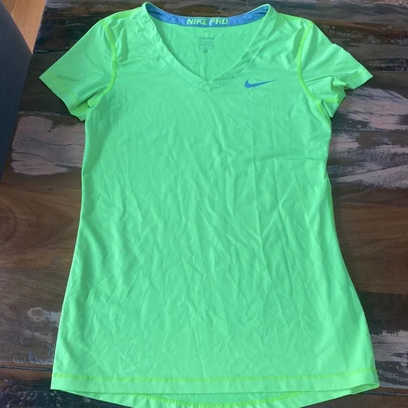 3 item bundle for $15✨ Neon yellow nike vneck - Picture 1 of 1